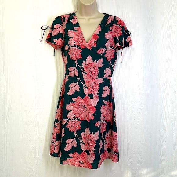 J. Crew Dresses & Skirts - J Crew - NWT Mercantile Green & Rose Floral Short Sleeve V Neck Dress Size 00